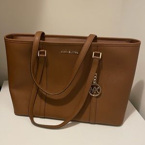 Michael Kors Jet Set Travel Large Saffiano Leather